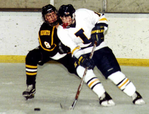 Kyle Barden defends a Wildcat.