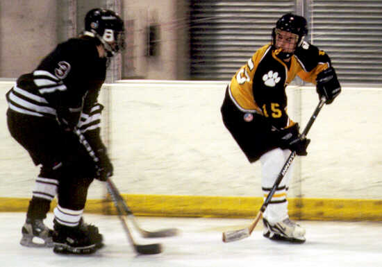 Pat Collins lures two defenders into a corner.